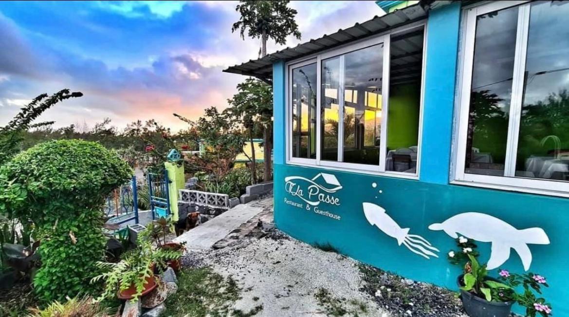 Tilapasse Resto & Guest House Port South East Екстериор снимка